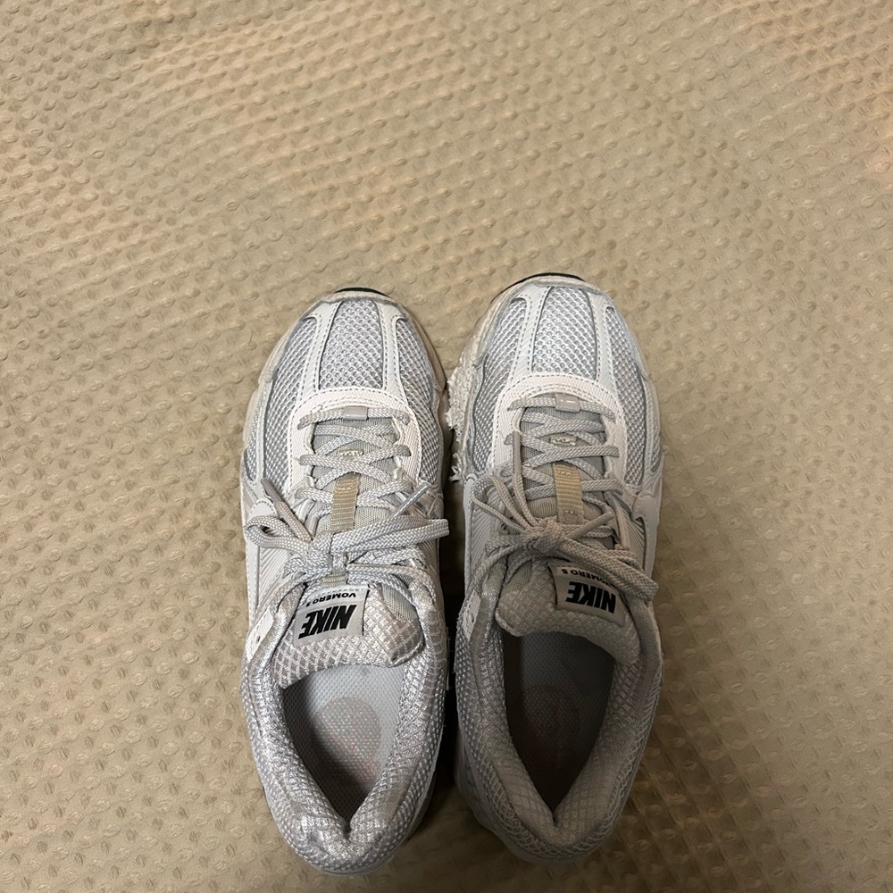 Nike Vomero 5 Gray Mesh Running Shoes